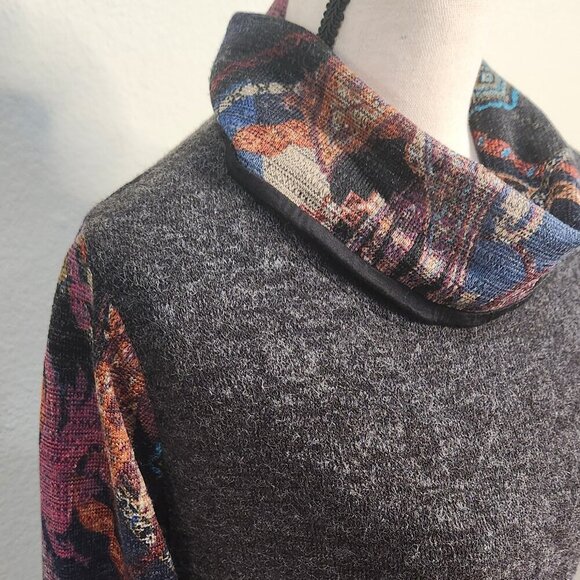 Yak & Yeti - Bohemian Contrast Pattern Sleeve Wrap Knit Tunic - Picture 6 of 8